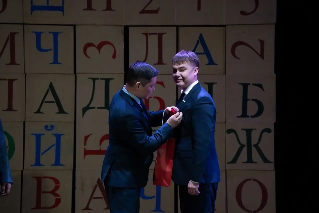 Китап йәнә сәхнәлә йәнләндерелде