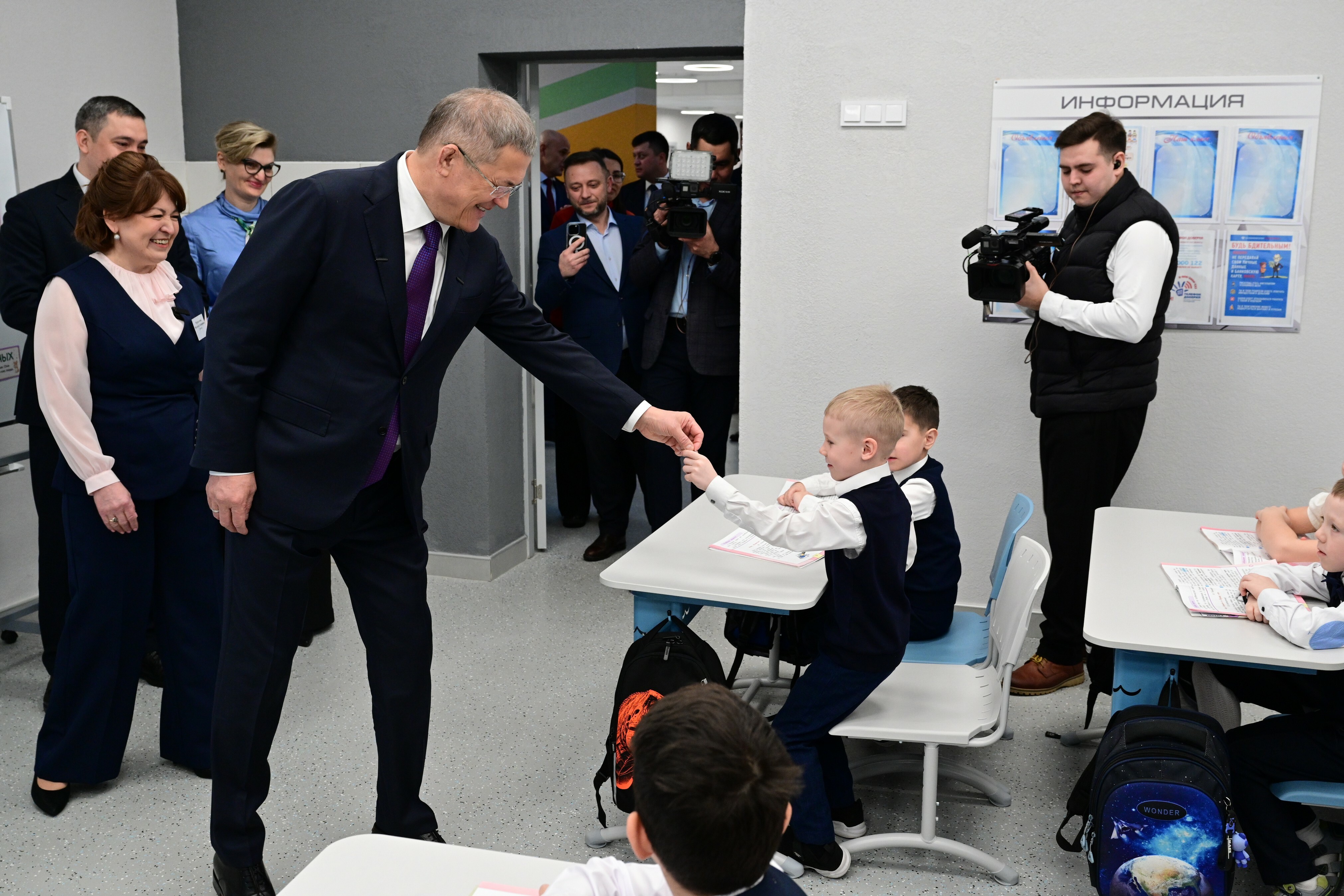 Волга буйы федераль округында - иң ҙур мәктәп!