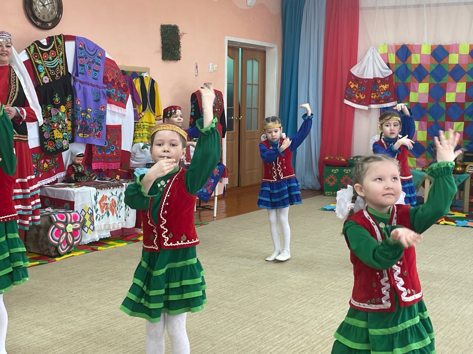 БЕЙЕҮ ТАҠМАҠТАРЫ