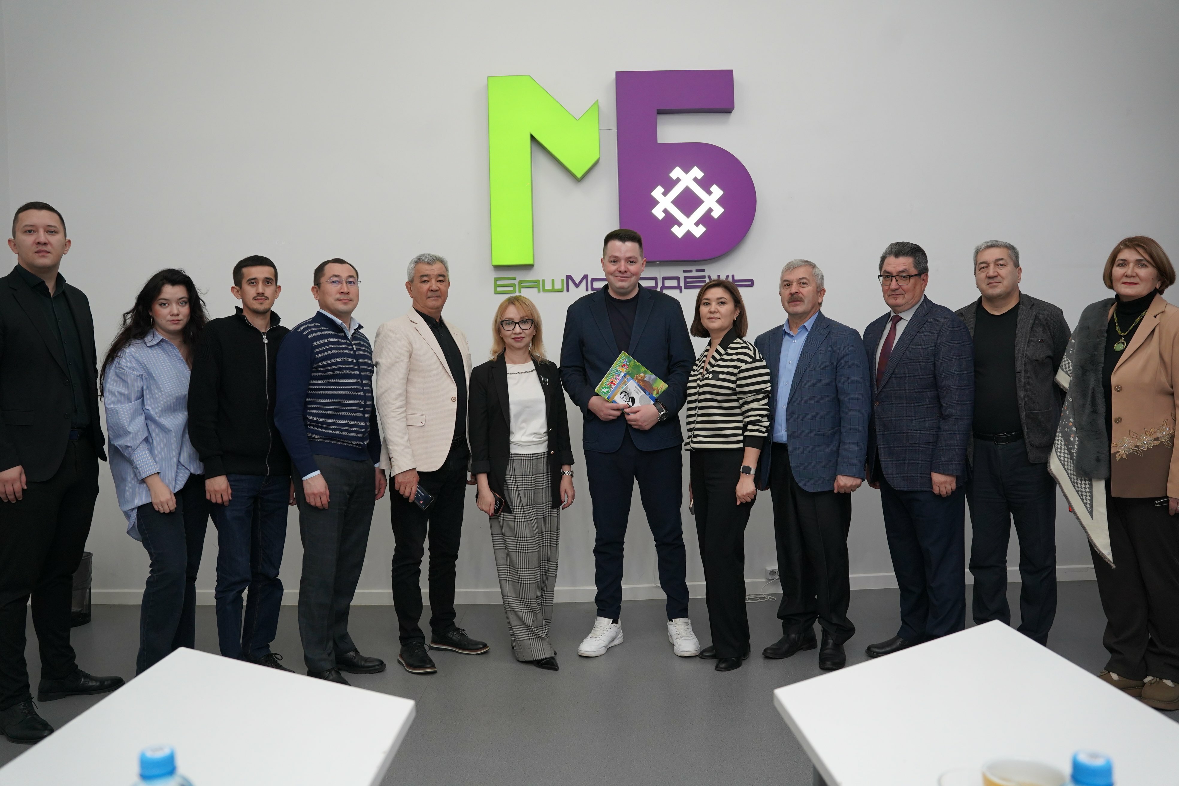 "Аҡбуҙат" журналын уҡып үҫкән министр!