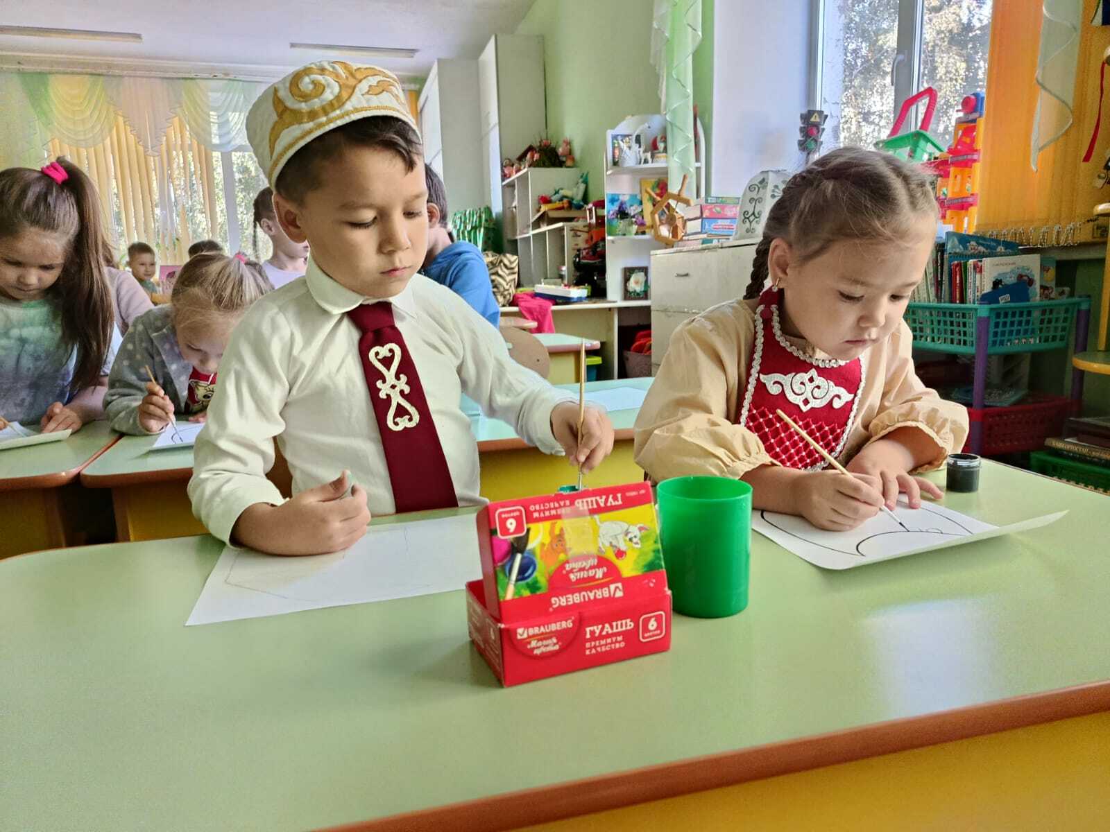 Бөгөн ҡыҙҙар-малайҙар айырыуса матур!