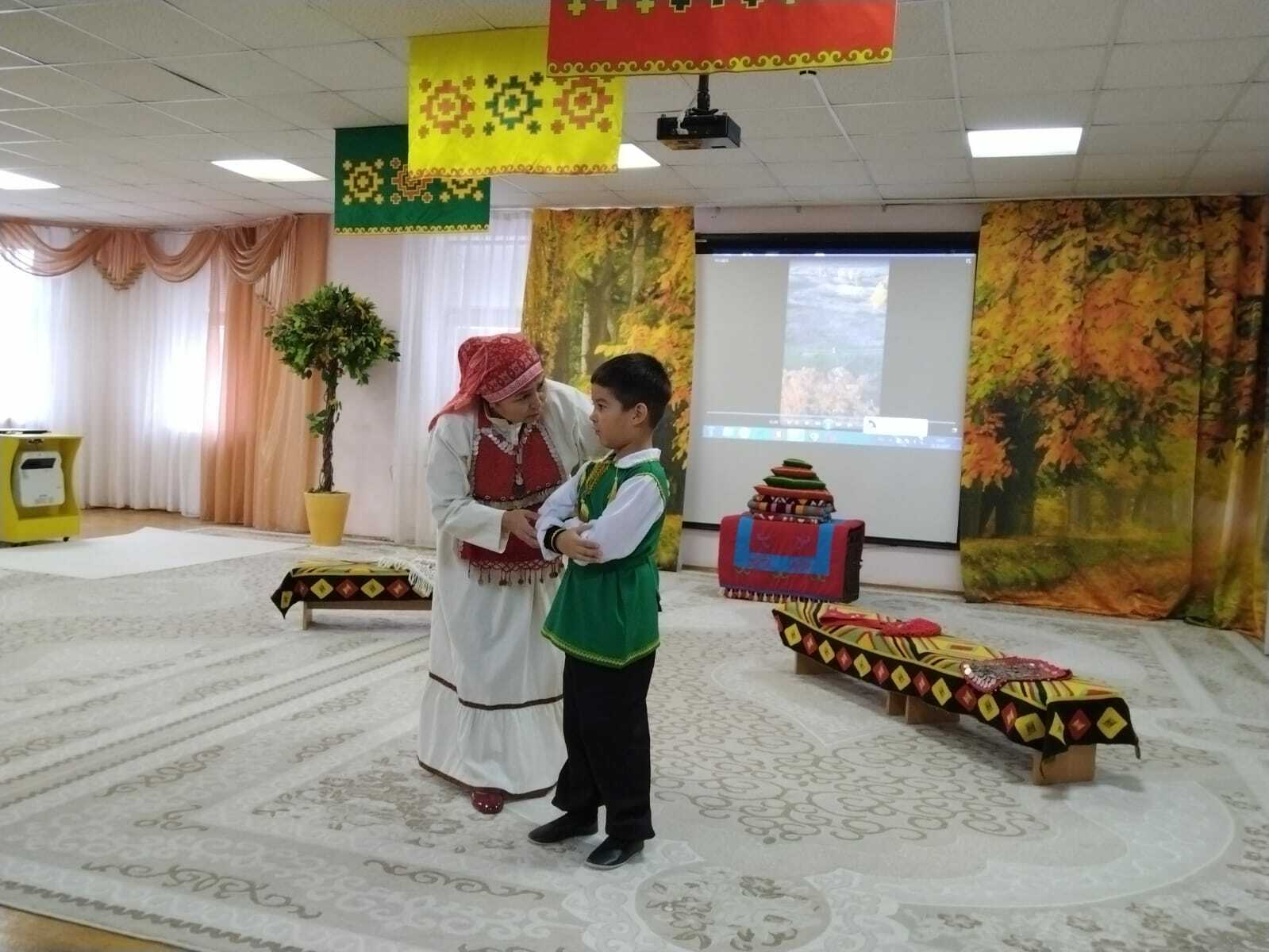 Милли үҙаң һәм тәрбиә: тәрбиәселәр белем камиллаштыра