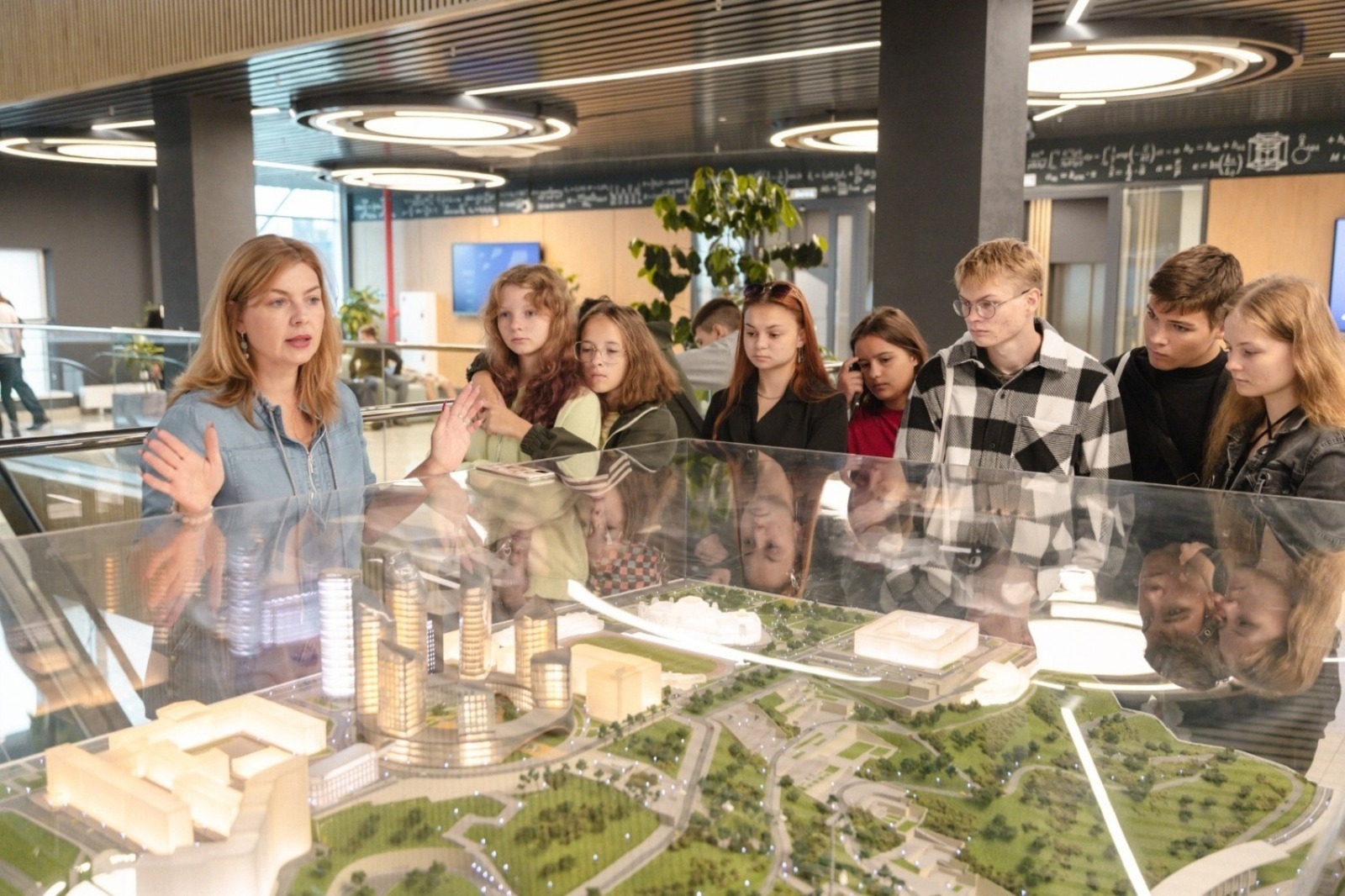 Запорожье өлкәһенән 37 уҡыусы Өфө вуз-ара кампусы менән танышты